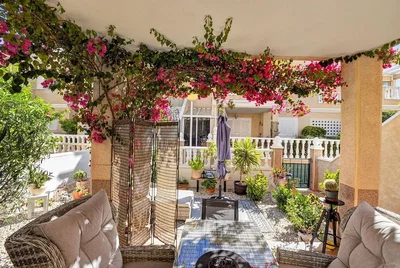 Terras; natuurlijk licht, renovatie nodig