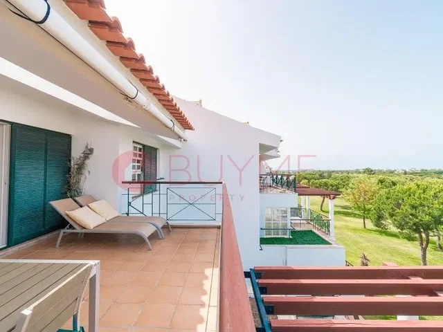 Balkon; razgled, naravna svetloba