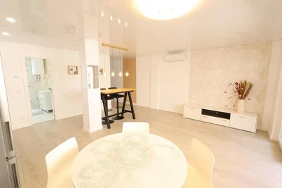 Salon; lumière naturelle, style moderne, carrelage