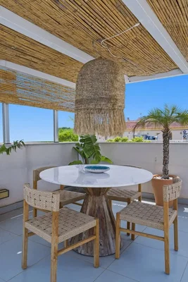 Terrasse; lumière naturelle, carrelage