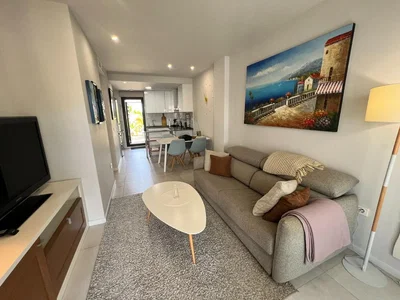 Oturma odası; doğal ışık, modern stil