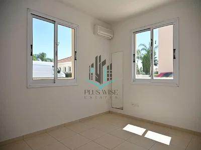 Altro; pavimento in piastrelle, luce naturale, vista