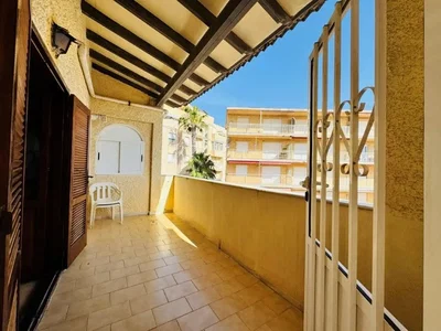 Balkon; fayans zemin, manzara