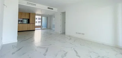 Dnevni boravak; pločice, prirodna svjetlost