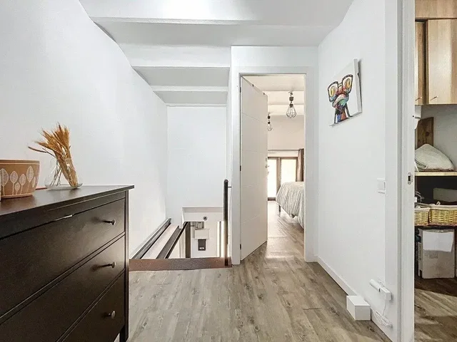 Altro; pavimento in legno, luce naturale