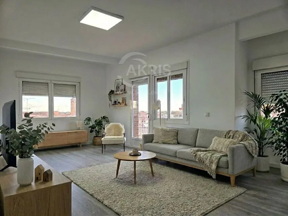 Living room; natural light, wood floor, modern style