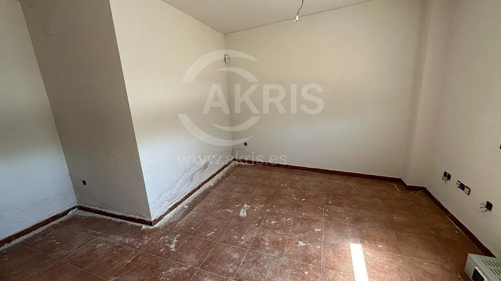 Ostale; potrebna renovacija, pločice