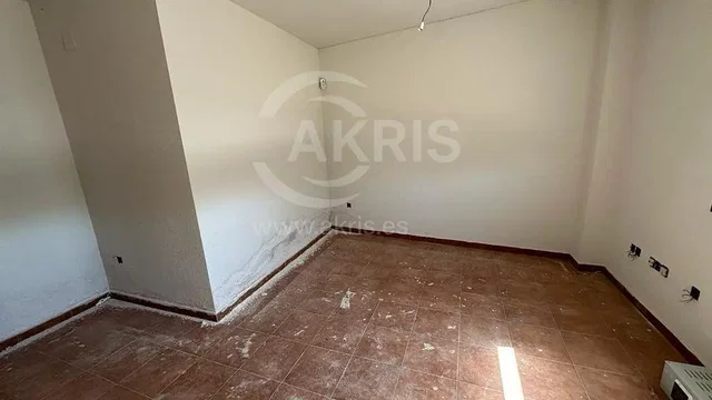 Ostale; potrebna renovacija, pločice