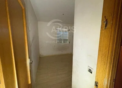 Ostale; pločice, potrebna renovacija, prirodna svjetlost