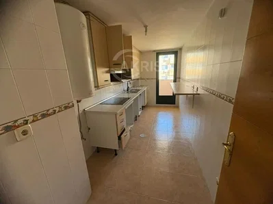 Kuhinja; pločice, kućanski aparati