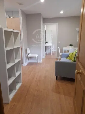 Дневна соба; природно светло, дрвени под