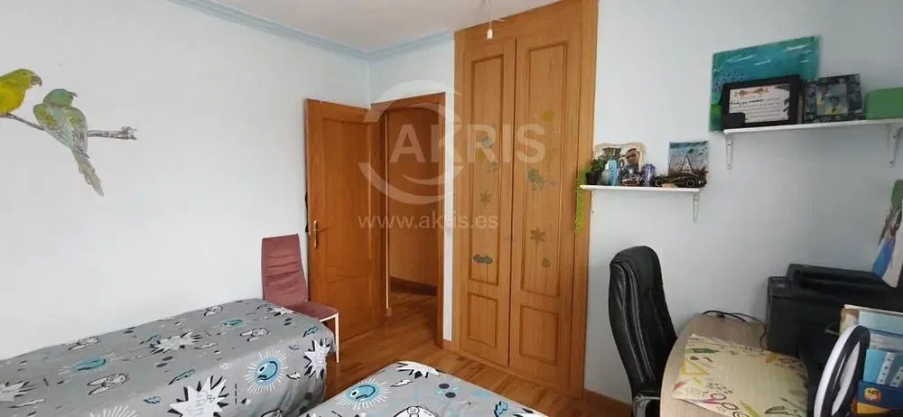 Camera da letto; pavimento in legno, luce naturale