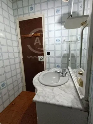 Τουαλέτα; πλακάκια, χρειάζεται ανακαίνιση