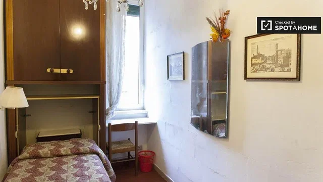 Chambre; poutres en bois, lumière naturelle