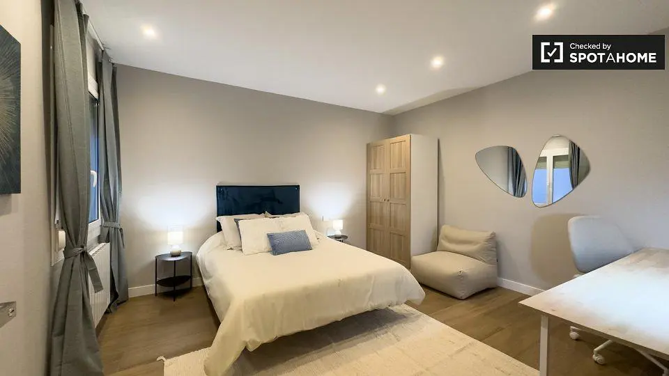 Chambre; parquet, lumière naturelle, style moderne