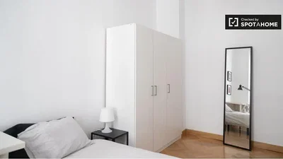 Chambre; lumière naturelle, parquet