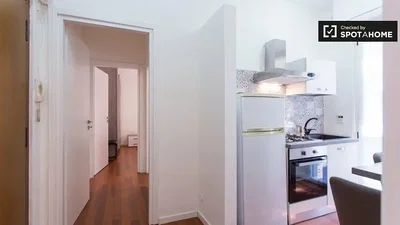 Cuisine; électroménager, parquet, lumière naturelle