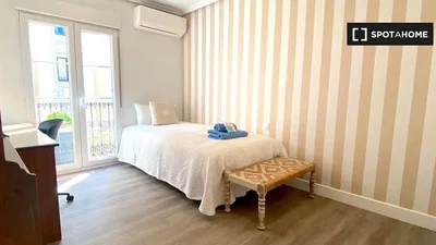 Chambre; lumière naturelle, parquet