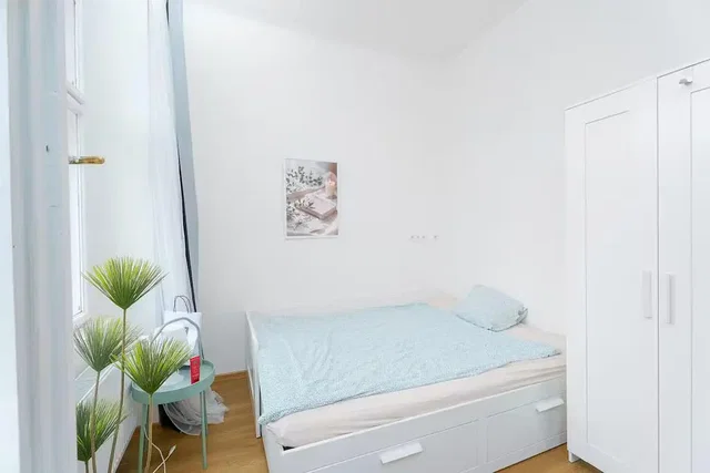 Slaapkamer; natuurlijk licht, houten vloer