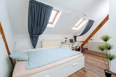 Chambre; parquet, lumière naturelle