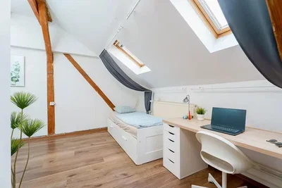 Chambre; parquet, lumière naturelle