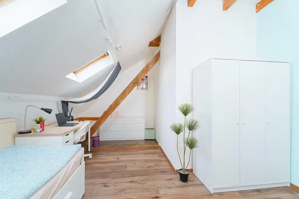 Chambre; parquet, lumière naturelle
