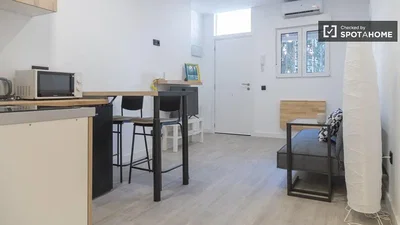Salon; électroménager, lumière naturelle, style moderne, parquet