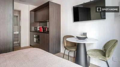 Chambre; électroménager, lumière naturelle, style moderne