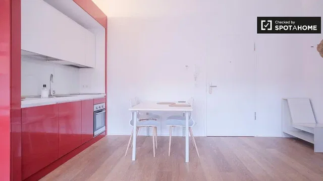 Κουζίνα; συσκευές κουζίνας, φυσικό φως