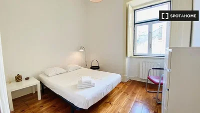 Schlafzimmer; holzboden, tageslicht