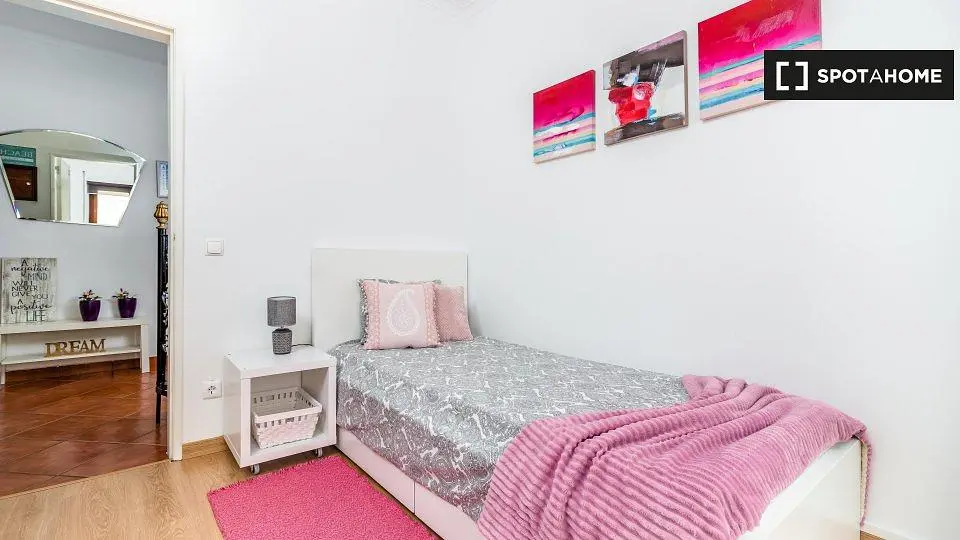 Schlafzimmer; tageslicht, moderner stil
