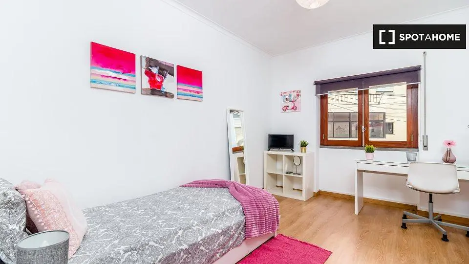 Schlafzimmer; tageslicht, moderner stil