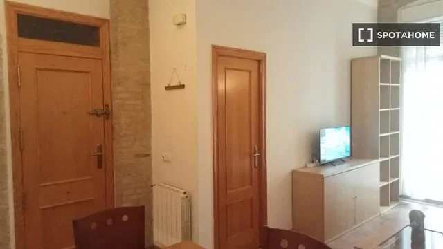 Wohnzimmer; tageslicht, holzboden