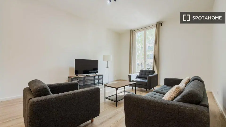 Wohnzimmer; tageslicht, holzboden, moderner stil