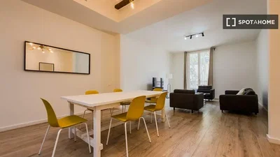 Wohnzimmer; tageslicht, holzboden, moderner stil