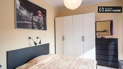 Schlafzimmer; holzboden, tageslicht, moderner stil