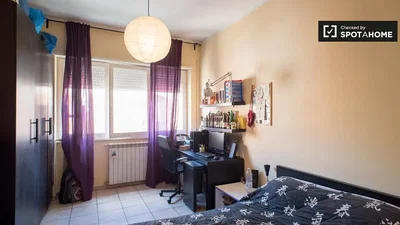 Schlafzimmer; tageslicht, holzboden