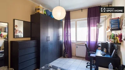 Schlafzimmer; tageslicht, holzboden