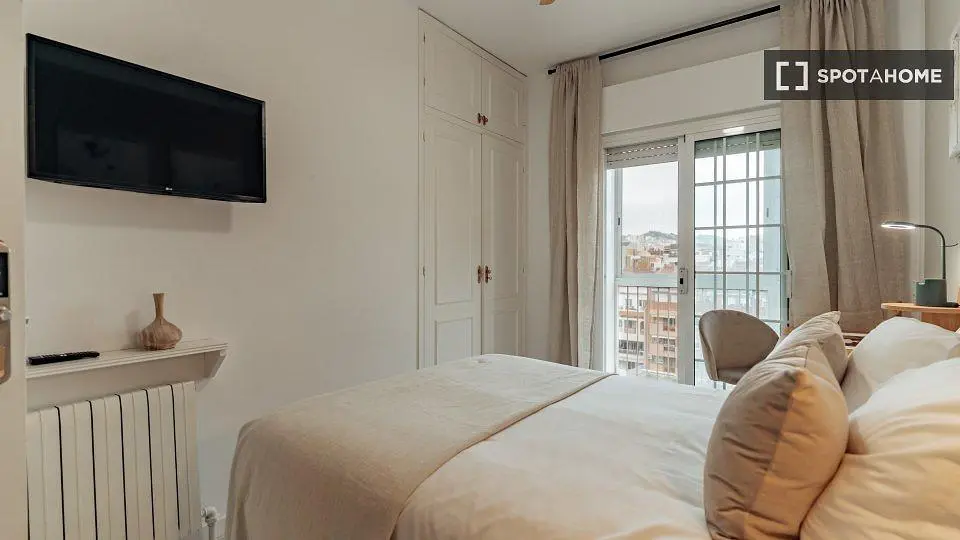 Camera da letto; luce naturale, stile moderno