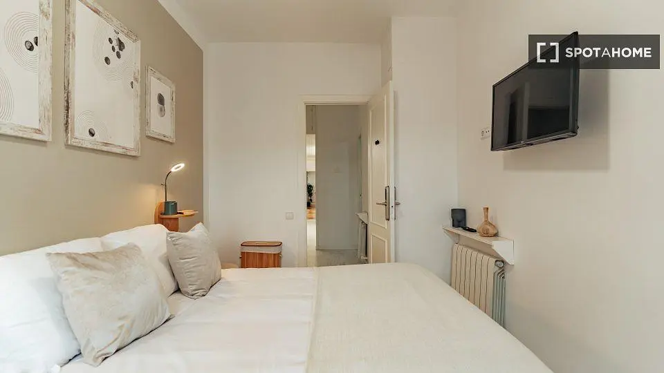 Camera da letto; luce naturale, stile moderno
