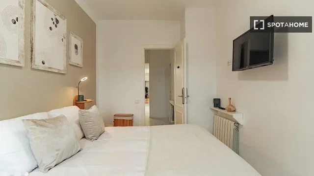 Camera da letto; luce naturale, stile moderno