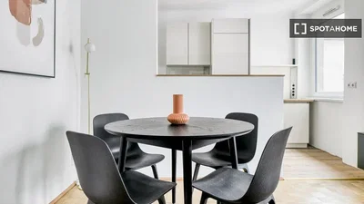 Cucina; elettrodomestici, luce naturale, stile moderno