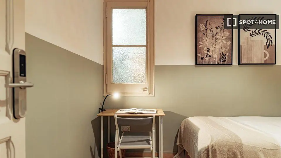 Camera da letto; luce naturale, stile moderno