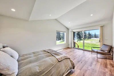 Bedroom; wood floor, natural light, modern style