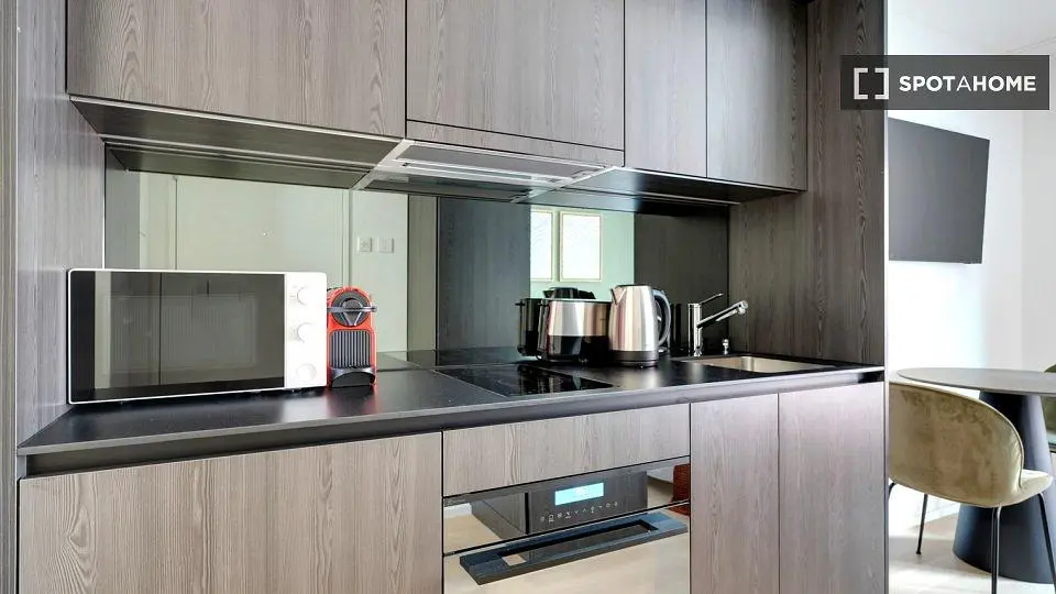 Kitchen; kitchen appliances, natural light
