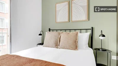 Bedroom; natural light, modern style