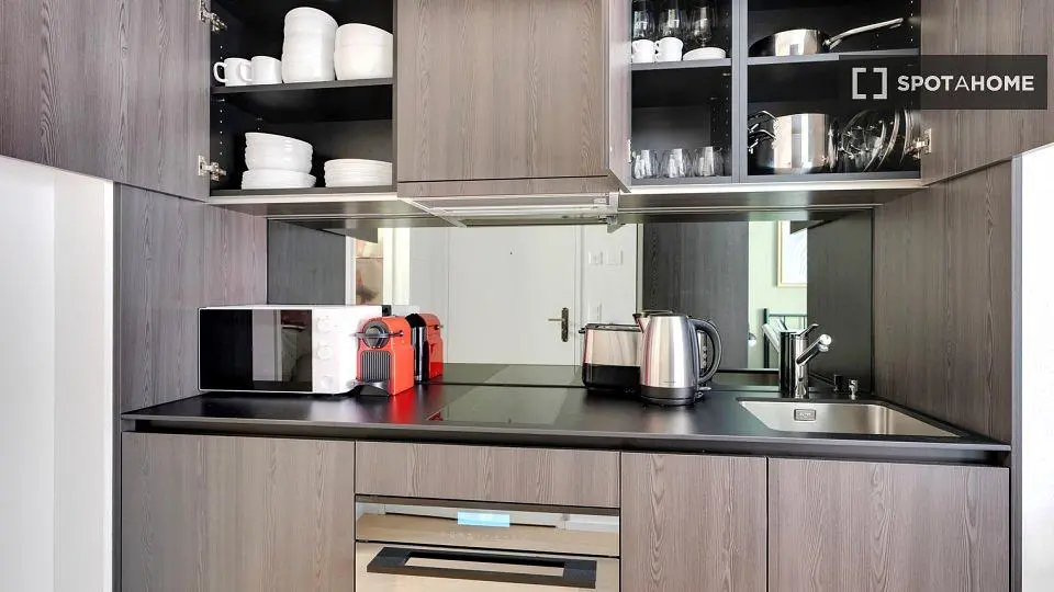 Kitchen; kitchen appliances, wood floor