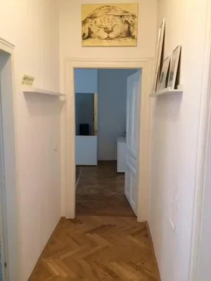 Wohnzimmer; holzboden, tageslicht