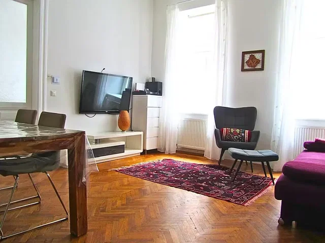 Salon; parquet, lumière naturelle