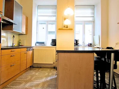 Küche; küchengeräte, fliesenboden, tageslicht